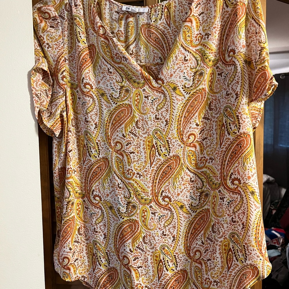 DR2 Gold and Brown Short Sleeve Blouse with V-Neckline